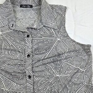 Only Nine Woman Sleeveless Button Up Blouse 1X Black White Dot Geometric Top
